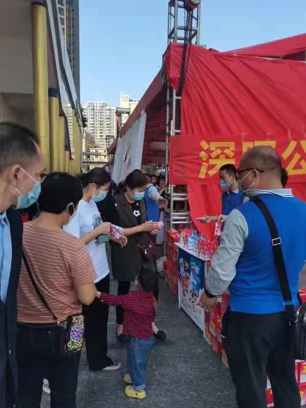 深暉“支持抗疫贈(zèng)飲”活動(dòng)